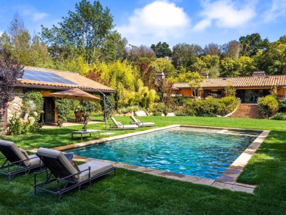 497 Mountain Dr