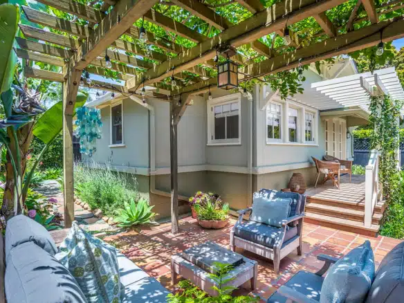 536 E Sola St